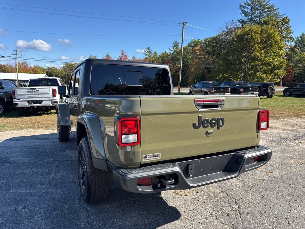 New 2025 Jeep Gladiator SPORT S 4X4 Pickup