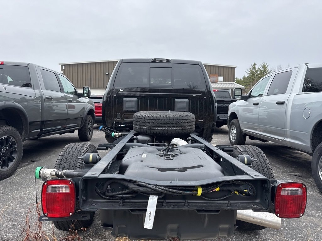 New 2026 Ram 3500 Chassis Cab 3500 TRADESMAN CREW CAB CHASSIS 4X4 60' CA Pickup