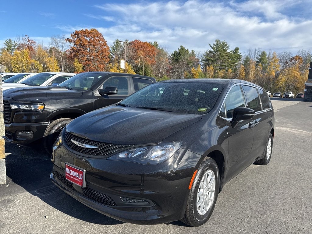 2026 Chrysler Voyager LX's photo