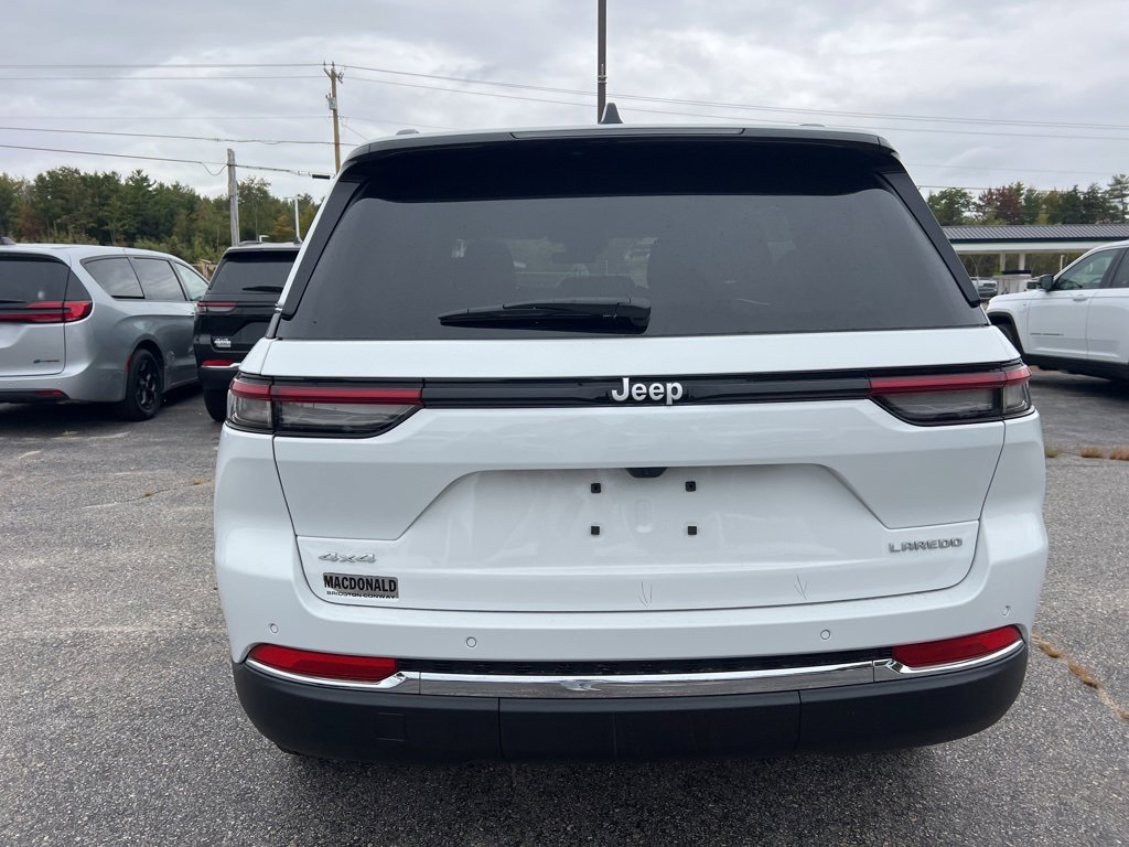 2025 Jeep Grand Cherokee Laredo photo 4