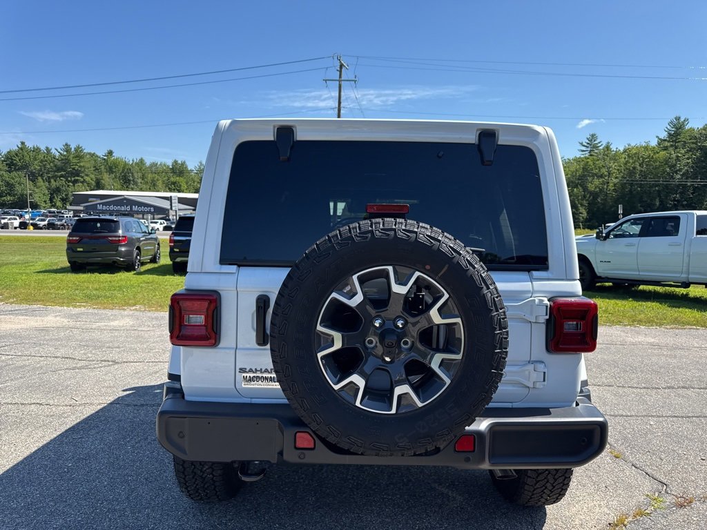 2025 Jeep Wrangler Sahara photo 4