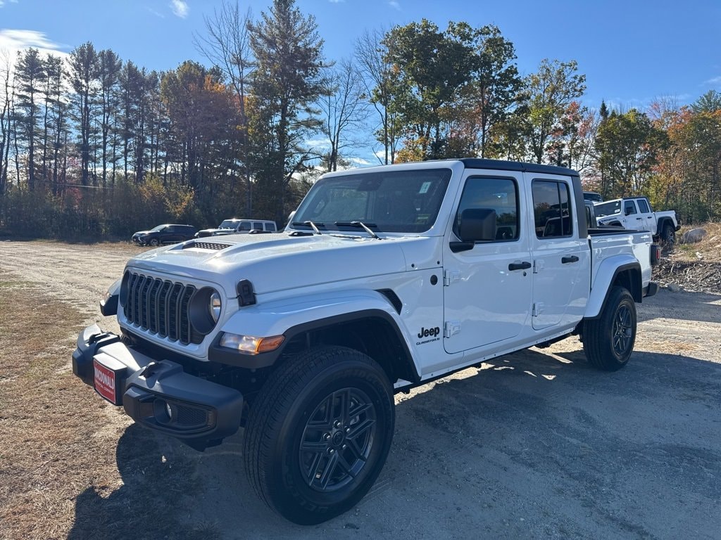 2025 Jeep Gladiator Sport S's photo