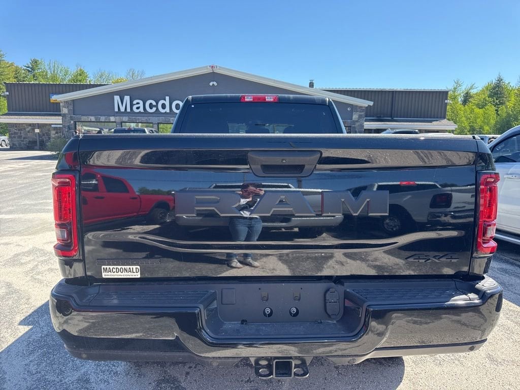 New 2026 Ram 3500 BIG HORN CREW CAB 4X4 6'4 BOX Pickup