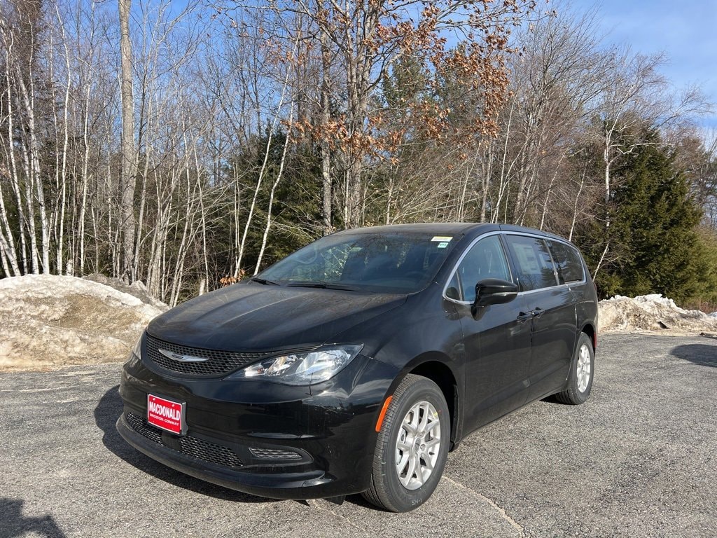 2025 Chrysler Voyager LX