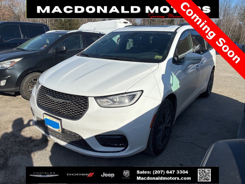 2022 Chrysler Pacifica Touring L's photo