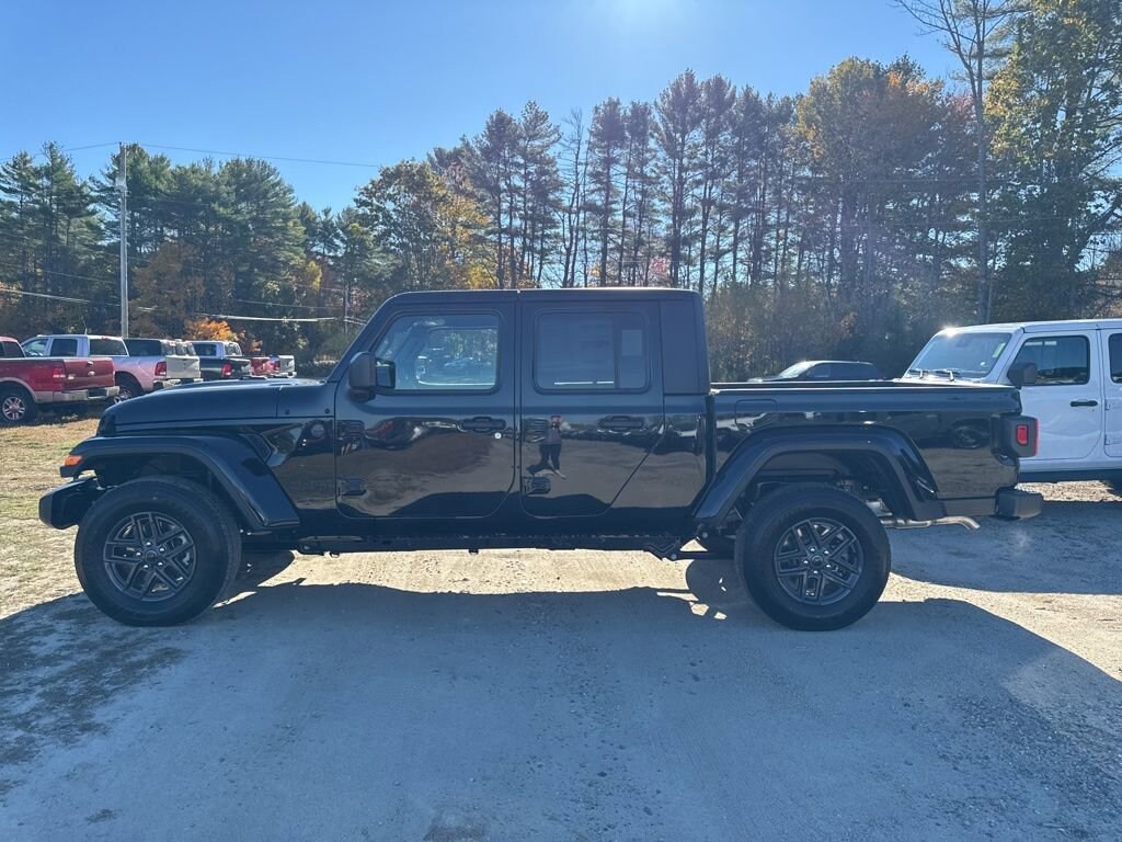 New 2025 Jeep Gladiator SPORT S 4X4 Pickup