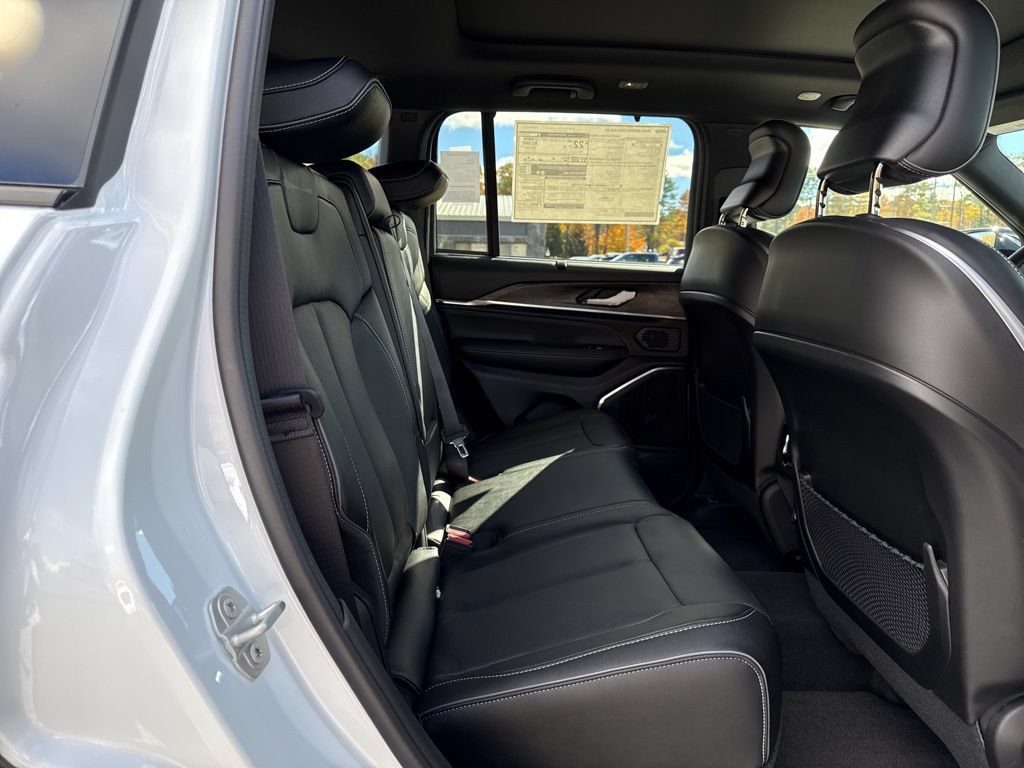 2025 Jeep Grand Cherokee Overland - Photo 12