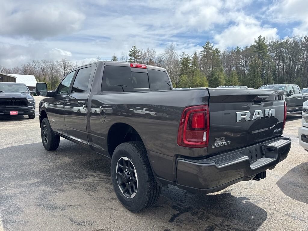 New 2026 Ram 3500 LARAMIE CREW CAB 4X4 6'4 BOX Pickup