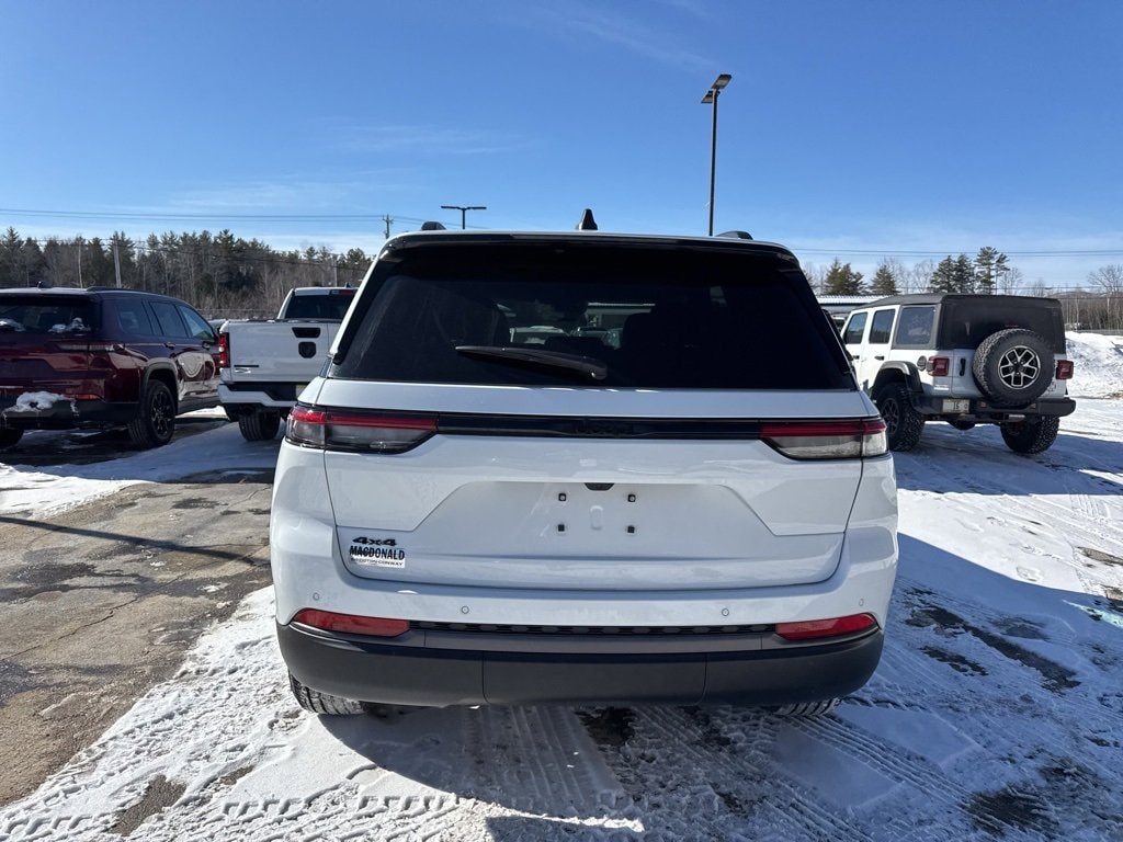 New 2026 Jeep Grand Cherokee LAREDO ALTITUDE 4X4 Sport Utility