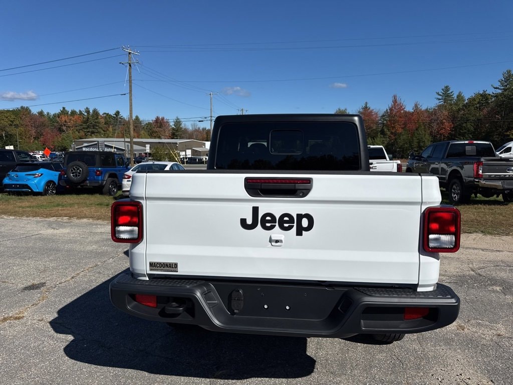 New 2025 Jeep Gladiator SPORT S 4X4 Pickup