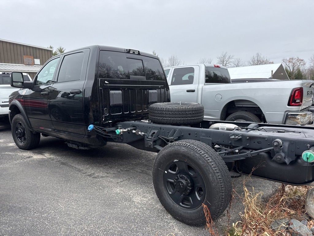 New 2026 Ram 3500 Chassis Cab 3500 TRADESMAN CREW CAB CHASSIS 4X4 60' CA Pickup