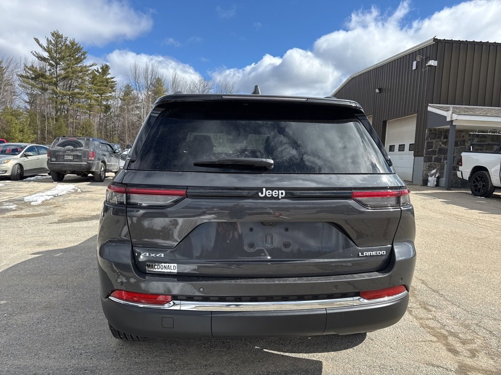 2025 Jeep Grand Cherokee Laredo photo 4