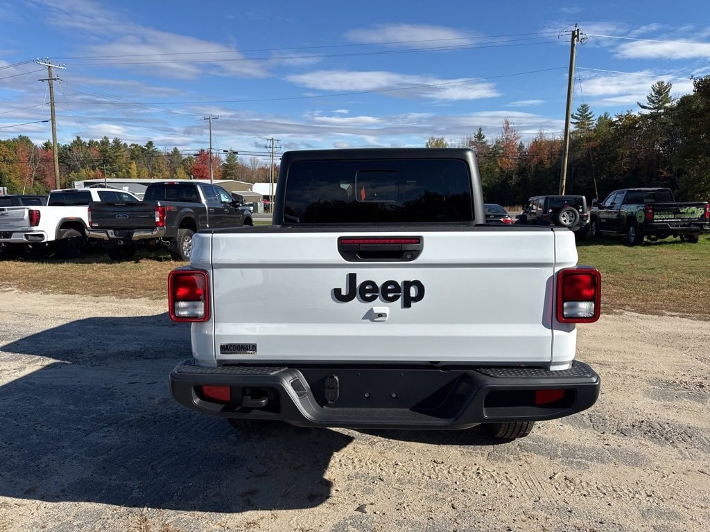 New 2025 Jeep Gladiator SPORT S 4X4 Pickup