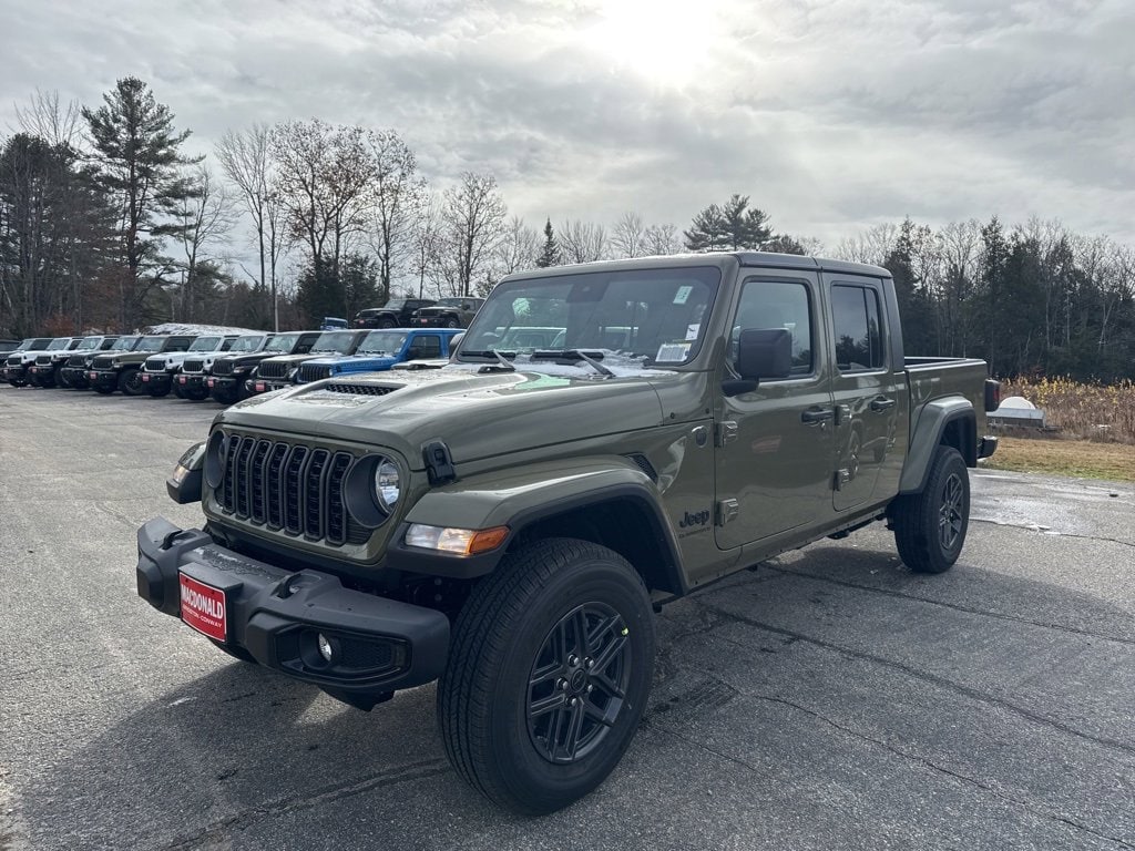 2025 Jeep Gladiator Sport S's photo