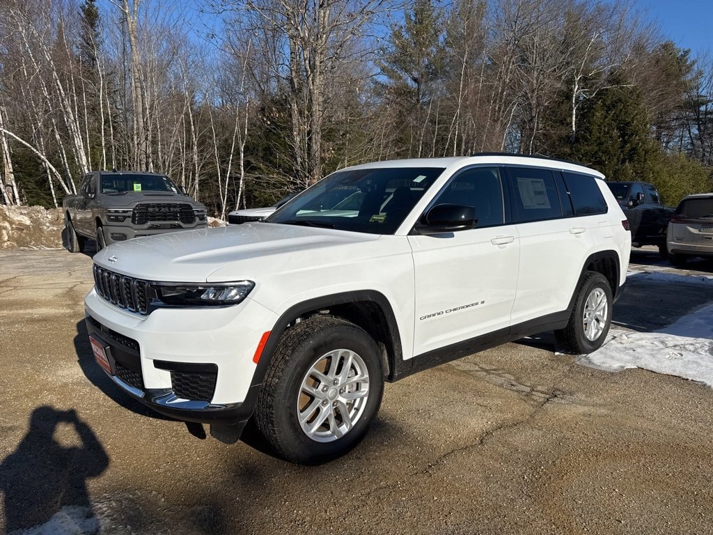 2025 Jeep Grand Cherokee L Laredo's photo