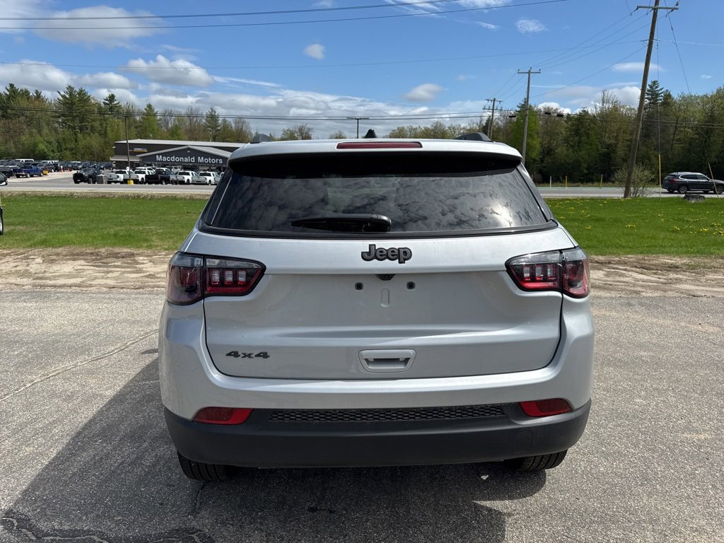 2025 Jeep Compass Latitude photo 2