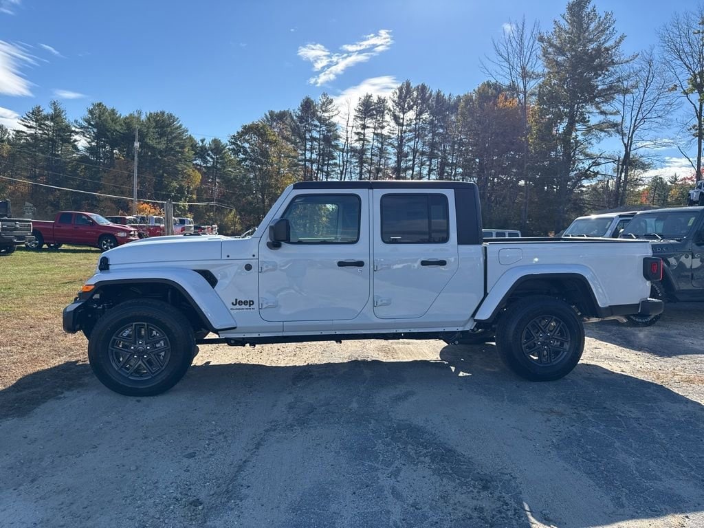 New 2025 Jeep Gladiator SPORT S 4X4 Pickup