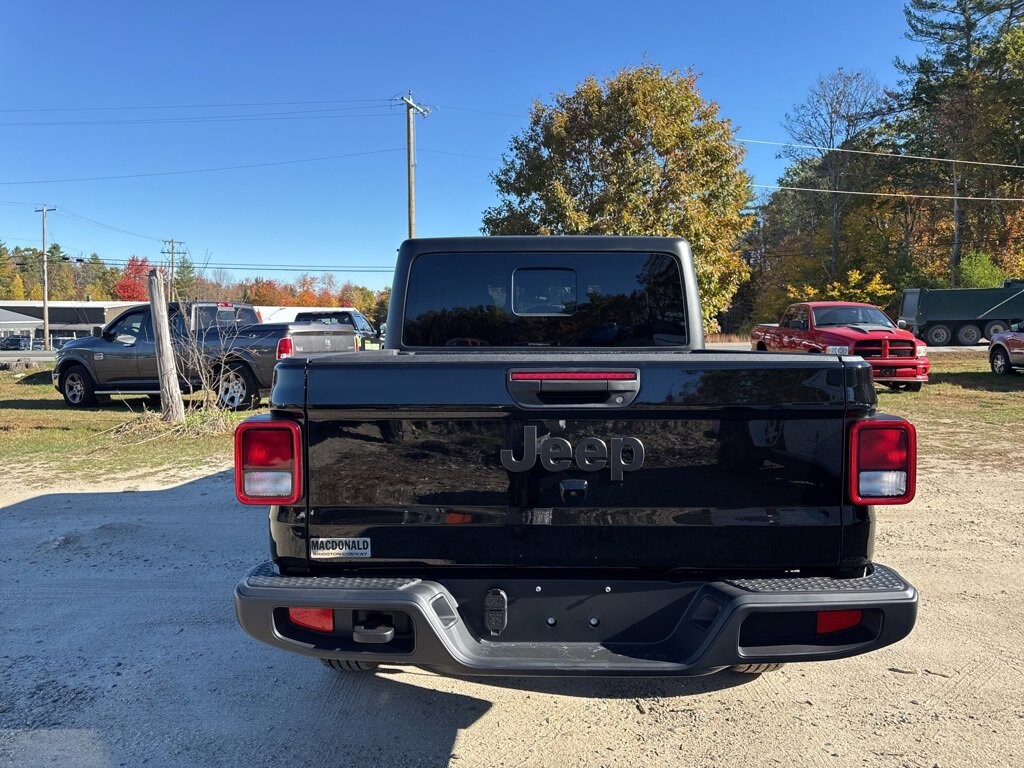 New 2025 Jeep Gladiator SPORT S 4X4 Pickup
