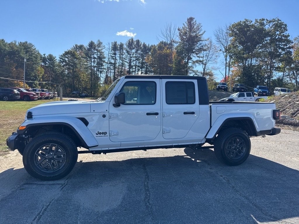 New 2025 Jeep Gladiator SPORT S 4X4 Pickup