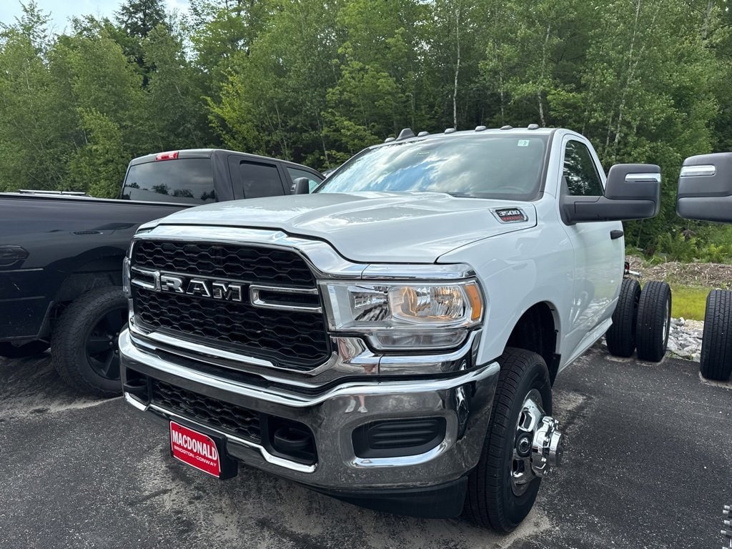 New 2024 Ram 3500 Chassis Cab 3500 TRADESMAN CHASSIS REGULAR CAB 4X4 60' CA Pickup