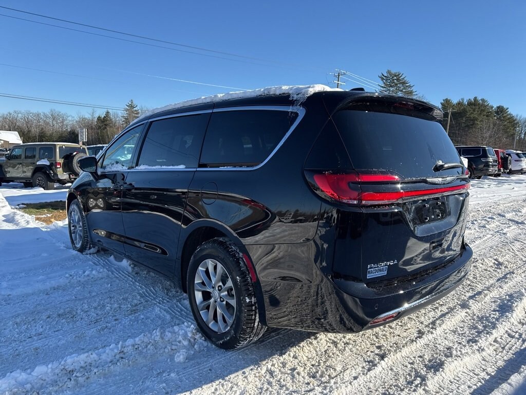 New 2026 Chrysler Pacifica SELECT AWD Passenger Van