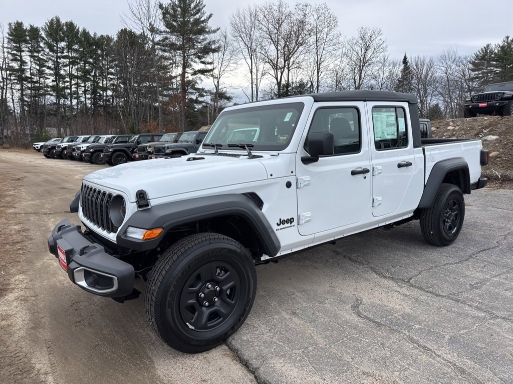 2026 Jeep Gladiator Sport's photo