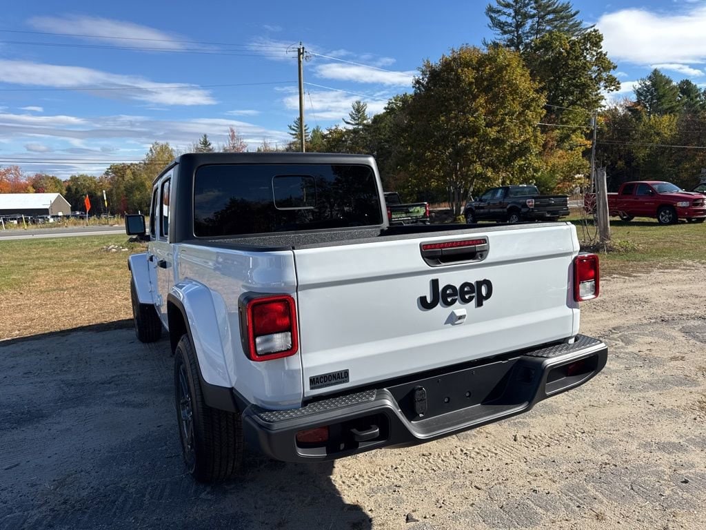 New 2025 Jeep Gladiator SPORT S 4X4 Pickup