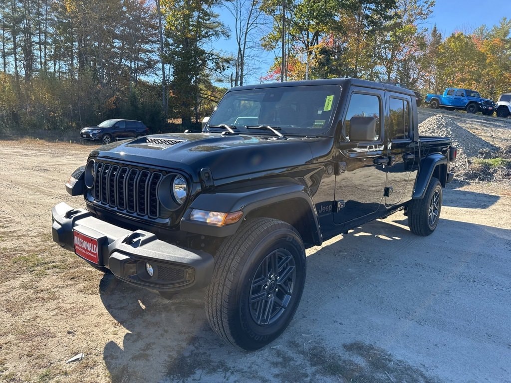 2025 Jeep Gladiator Sport S's photo