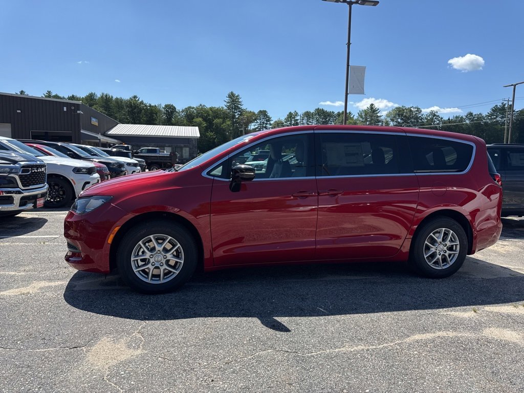 2025 Chrysler Voyager LX photo 2