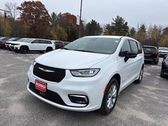 2026 Chrysler Pacifica SELECT AWD Passenger Van