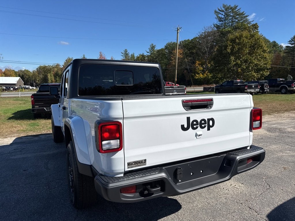 New 2025 Jeep Gladiator SPORT S 4X4 Pickup