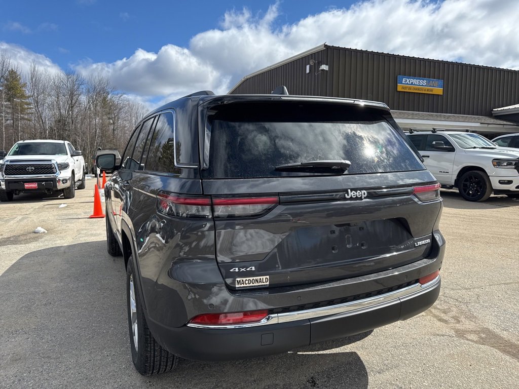 2025 Jeep Grand Cherokee Laredo photo 3