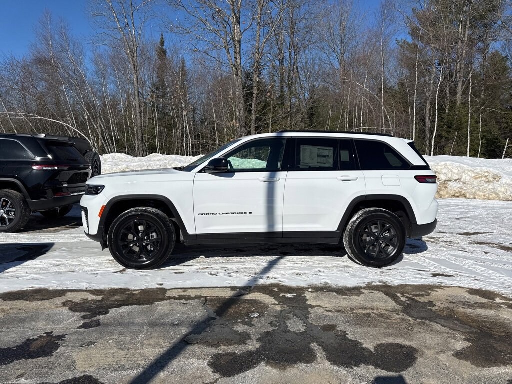 New 2026 Jeep Grand Cherokee LAREDO ALTITUDE 4X4 Sport Utility