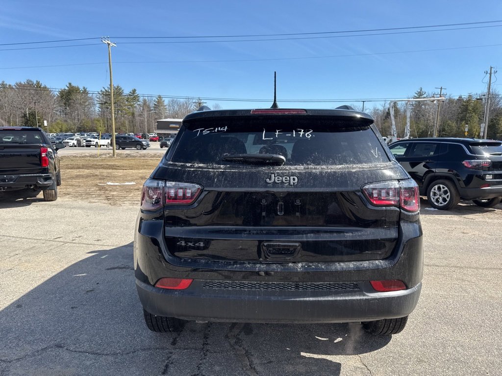 2025 Jeep Compass Latitude photo 4