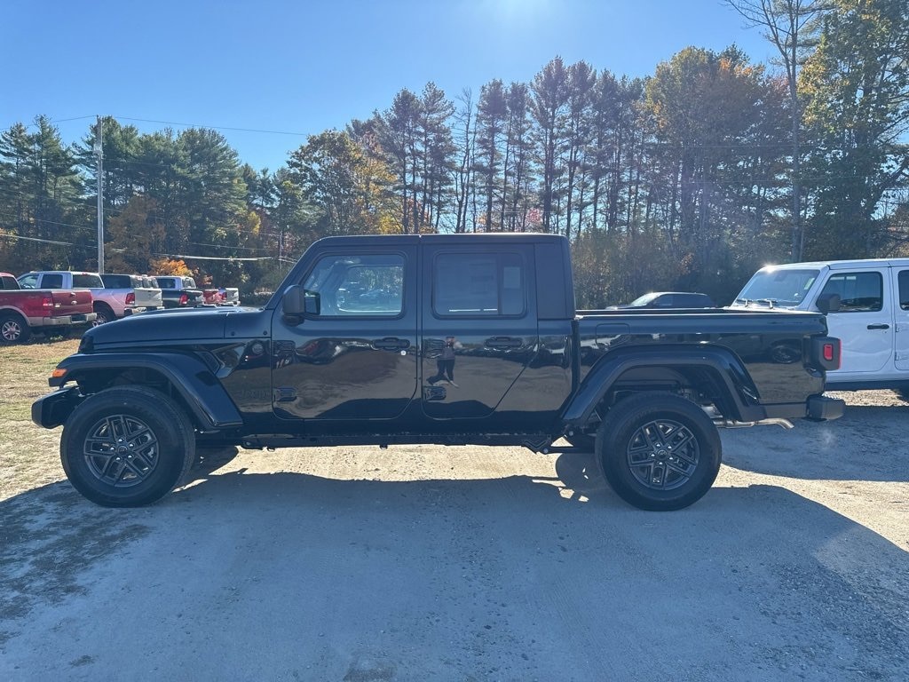 New 2025 Jeep Gladiator SPORT S 4X4 Pickup