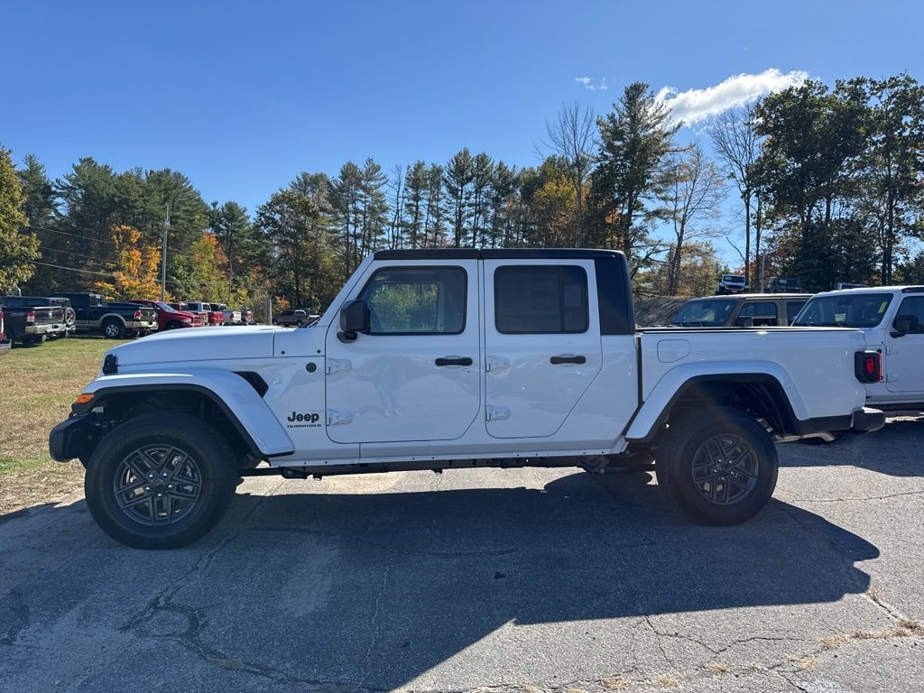 New 2025 Jeep Gladiator SPORT S 4X4 Pickup