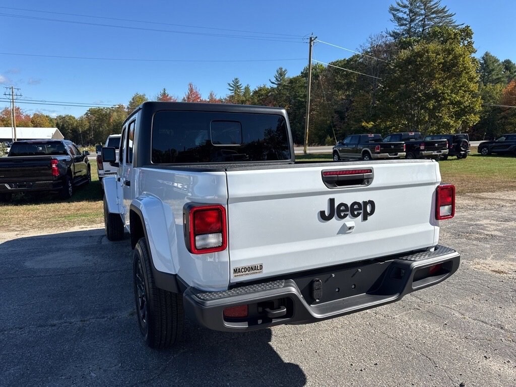 New 2025 Jeep Gladiator SPORT S 4X4 Pickup