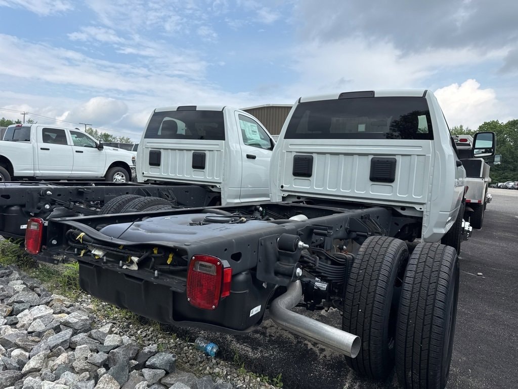 New 2024 Ram 3500 Chassis Cab 3500 TRADESMAN CHASSIS REGULAR CAB 4X4 60' CA Pickup