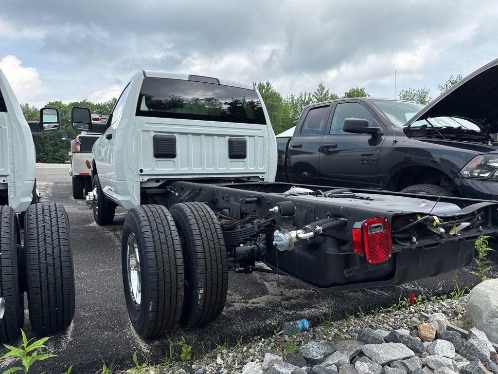 New 2024 Ram 3500 Chassis Cab 3500 TRADESMAN CHASSIS REGULAR CAB 4X4 60' CA Pickup