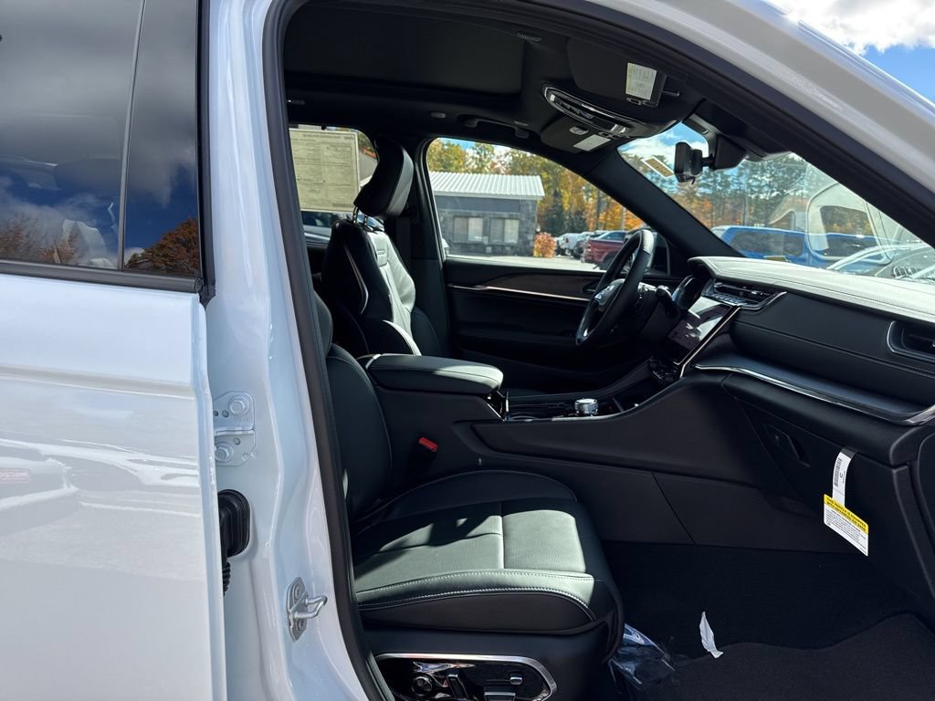2025 Jeep Grand Cherokee Overland - Photo 13
