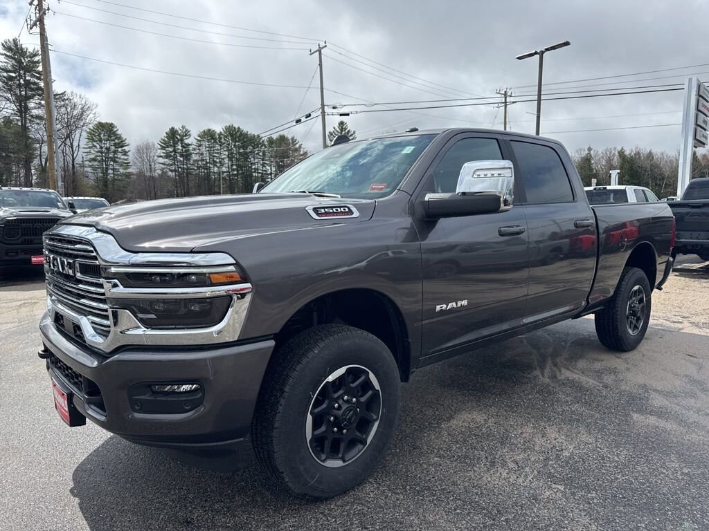 New 2026 Ram 3500 LARAMIE CREW CAB 4X4 6'4 BOX Pickup