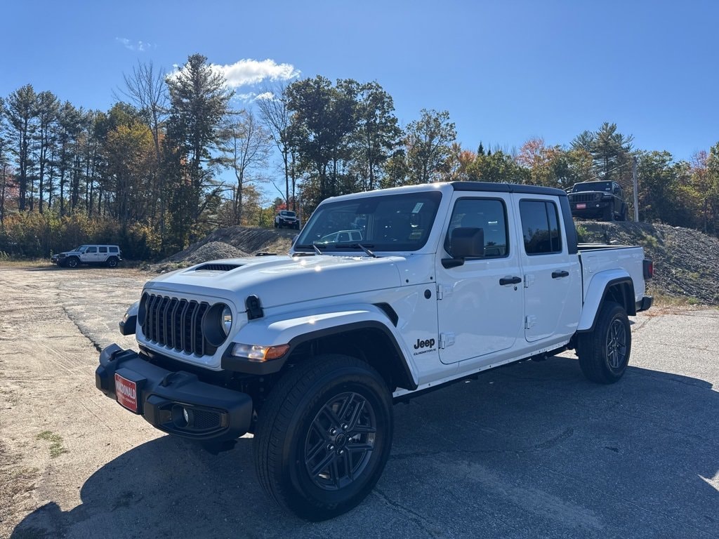 2025 Jeep Gladiator Sport S's photo
