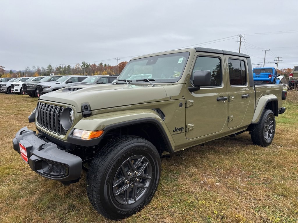 2025 Jeep Gladiator Sport S's photo