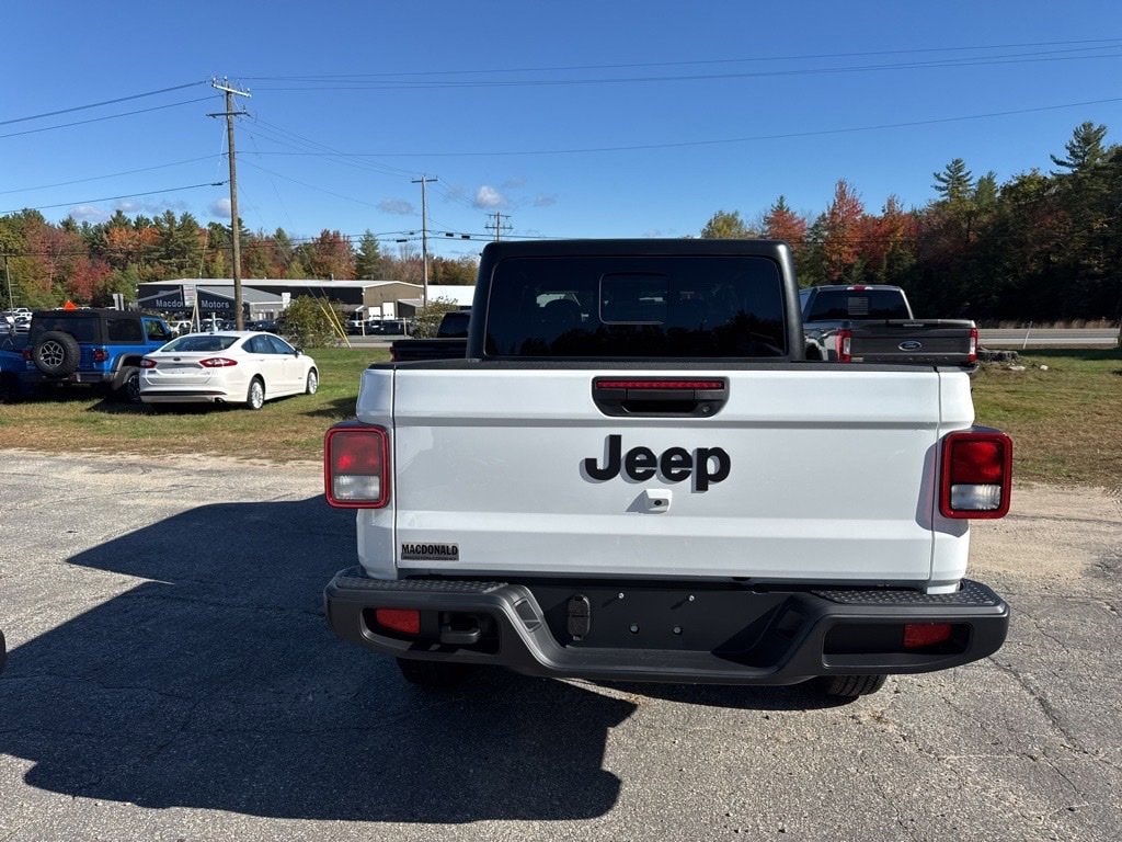 New 2025 Jeep Gladiator SPORT S 4X4 Pickup
