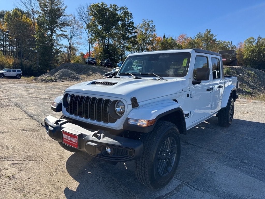 New 2025 Jeep Gladiator SPORT S 4X4 Pickup