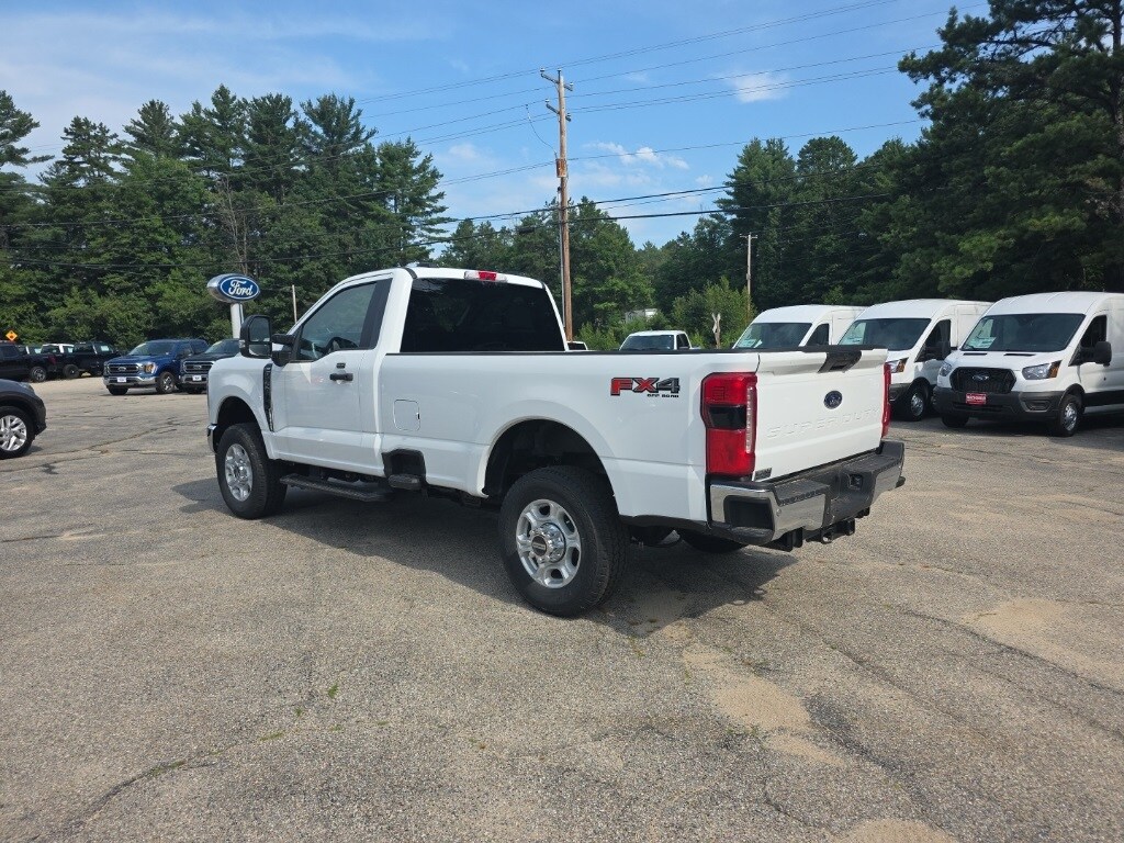 2025 Ford F-350 XLT photo 3