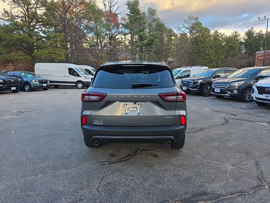 2026 Ford Escape ST-Line photo 4