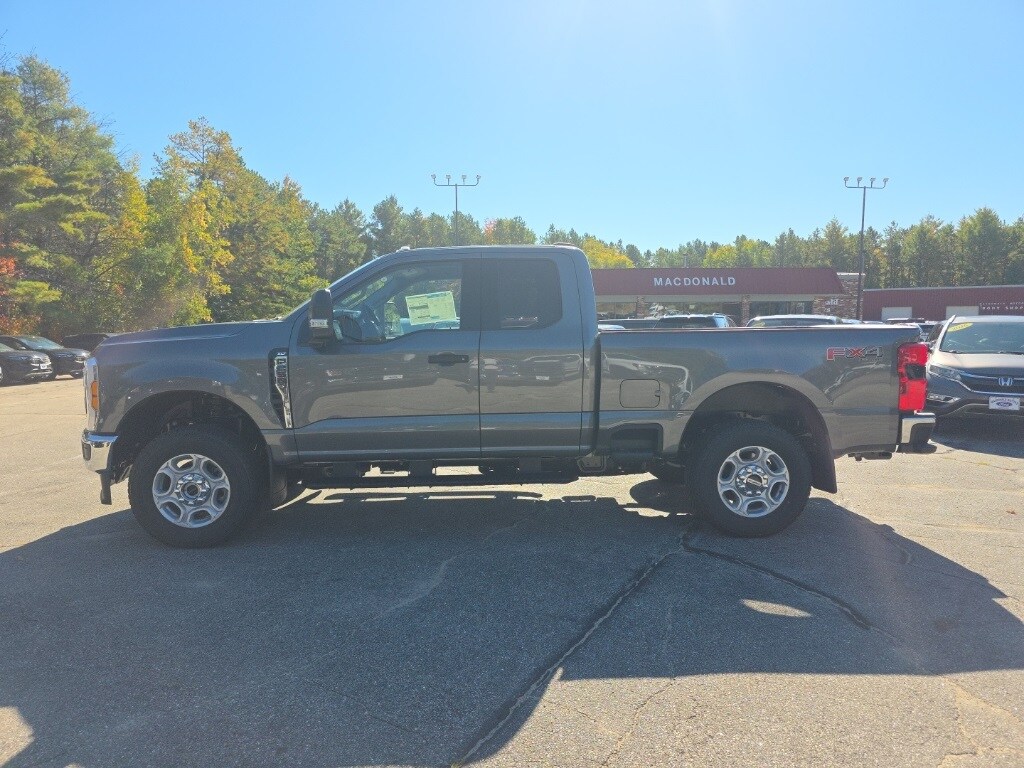2026 Ford F-250 XLT photo 2