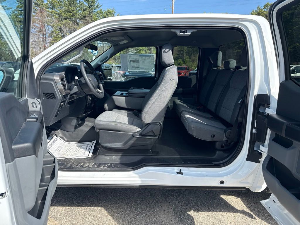2025 Ford F-150 XL - Photo 10
