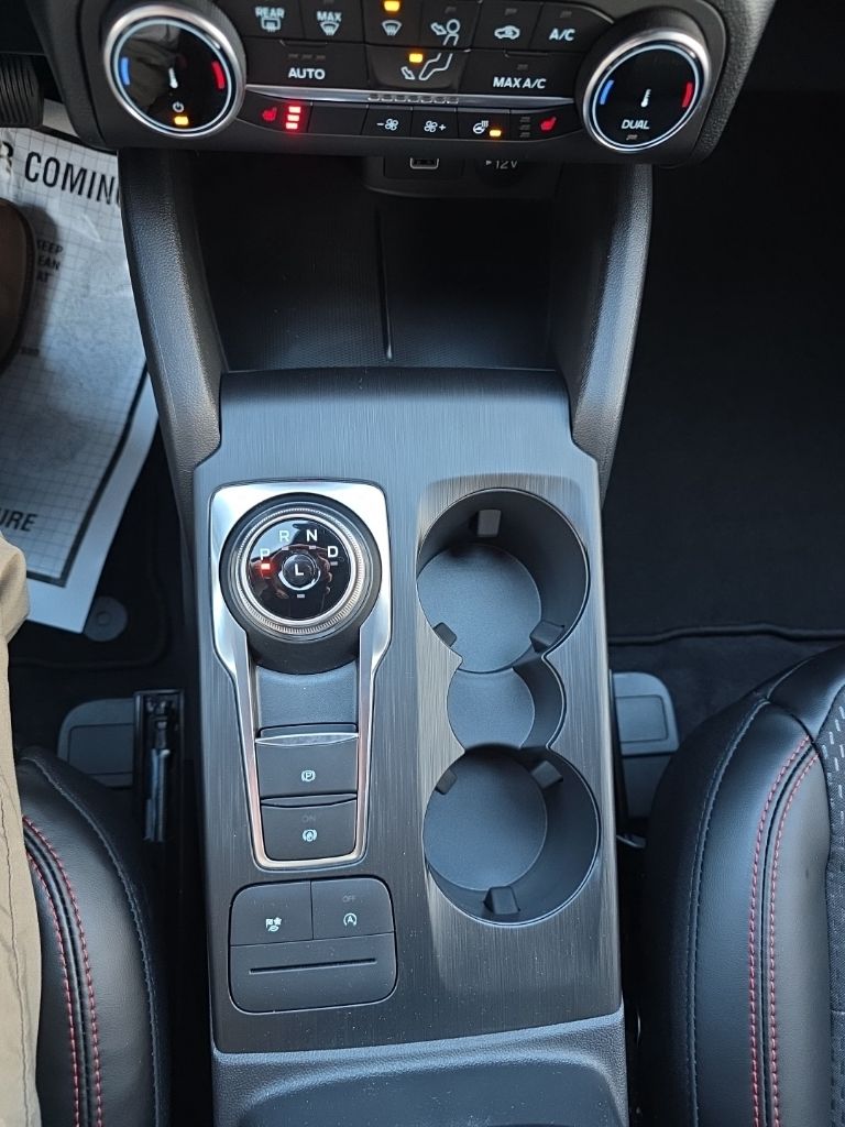 2026 Ford Escape ST-Line - Photo 14